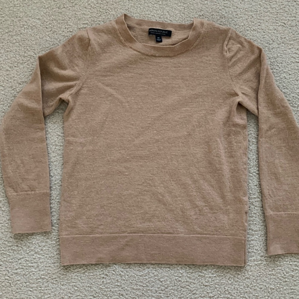 Banana Republic Women’s wool camel sweater